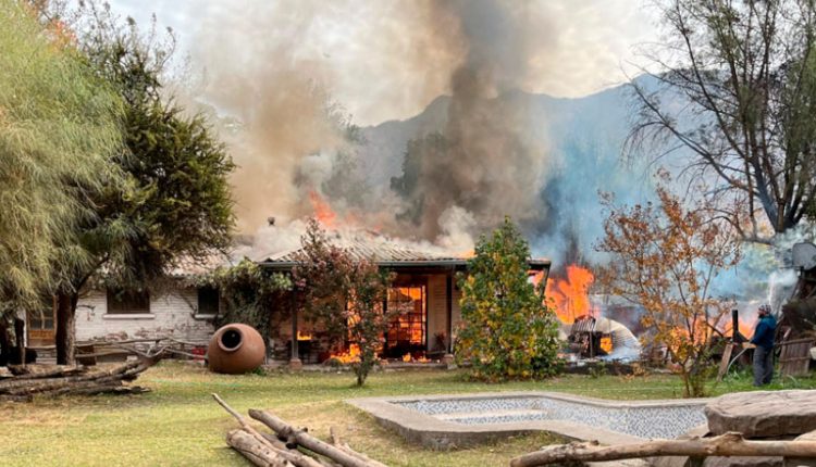 Incendio destruye