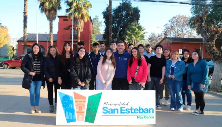 413 estudiantes