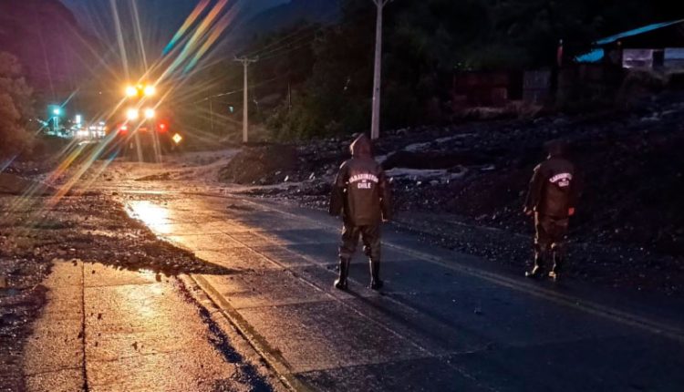 Alud barro y rocas