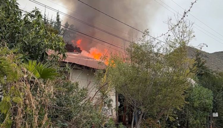 Incendio destruye dos casas